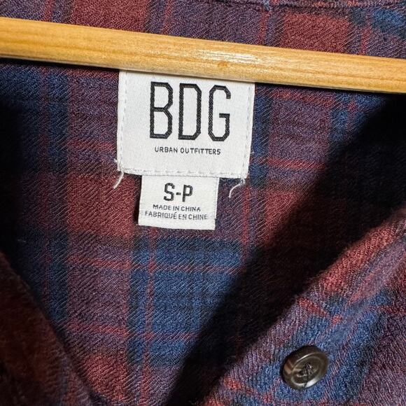 Urban Outfitters BDG Plaid Button Down Shirt Small Blue Red Worn-In Distressed - Picture 3 of 6